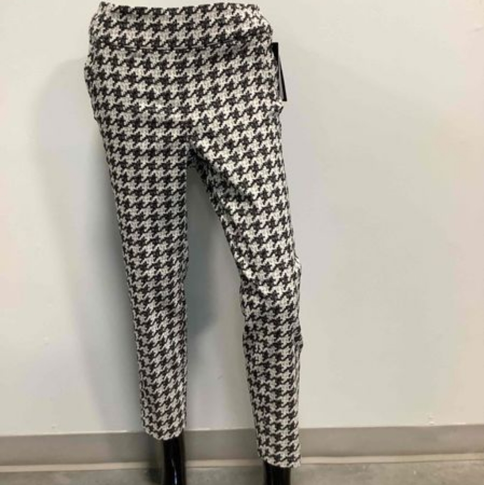 NWT SOHO Ankle Pants, B & W Houndstooth